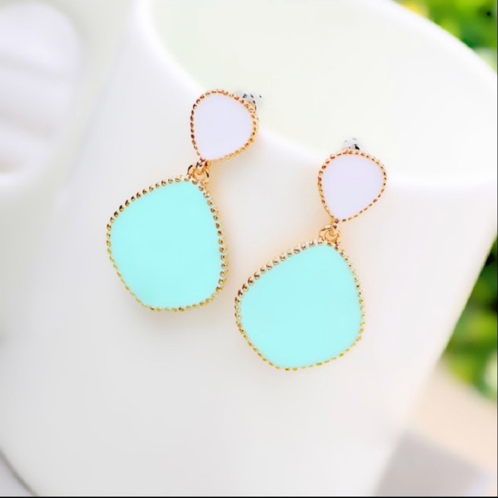DROP EARRINGS - Picture 2 of 3